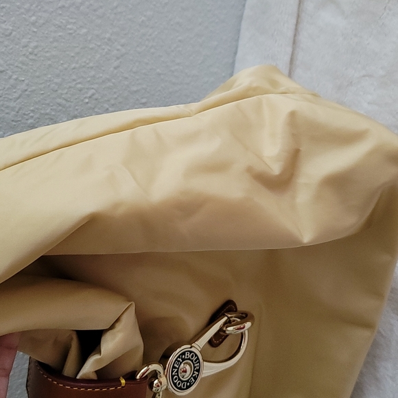 Dooney & bourke nylon hobo no accessories - Picture 3 of 8